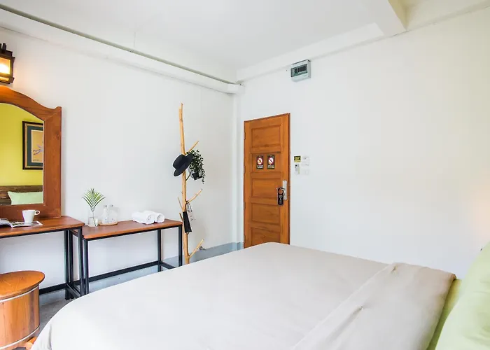 Banthat Thong Hostel *