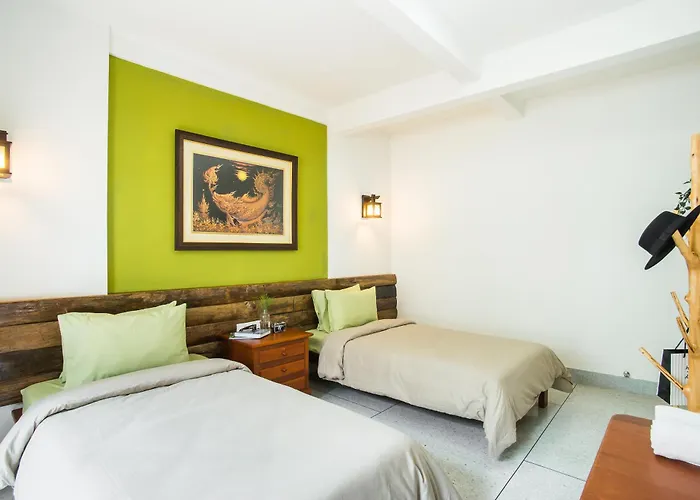 Banthat Thong Hostel