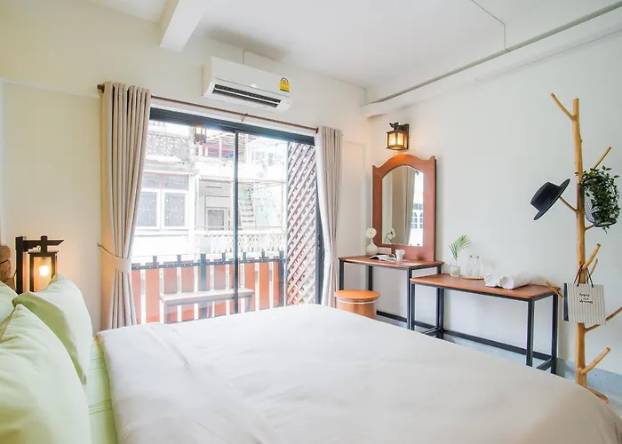 Banthat Thong Hostel