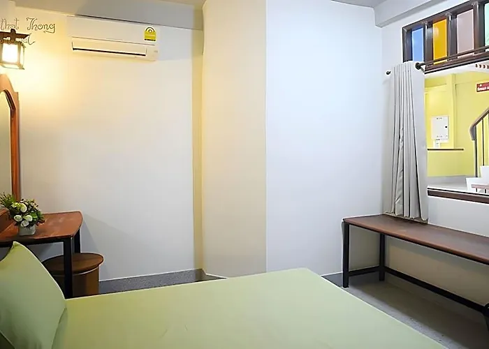 Hostel Banthat Thong *