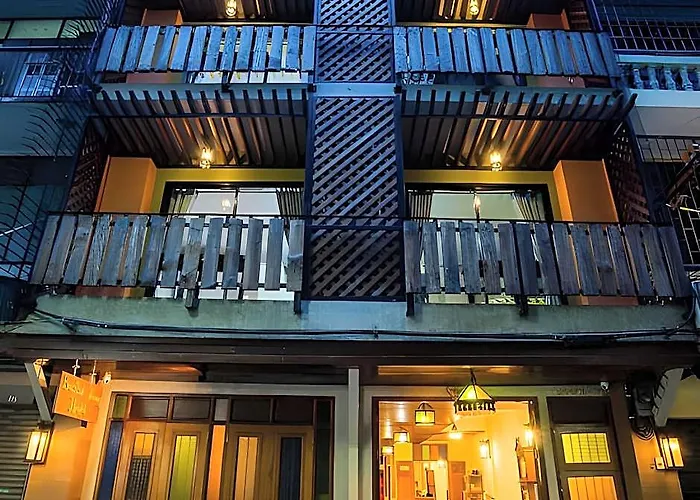 Banthat Thong Hostel