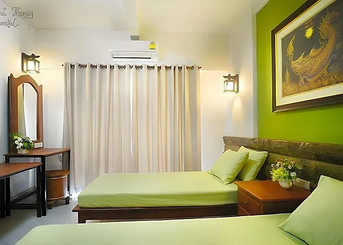 Banthat Thong Hostel *
