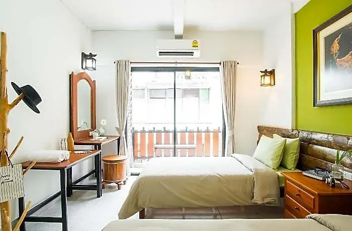 Banthat Thong Hostel