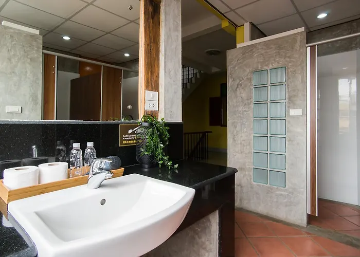 Banthat Thong Hostel